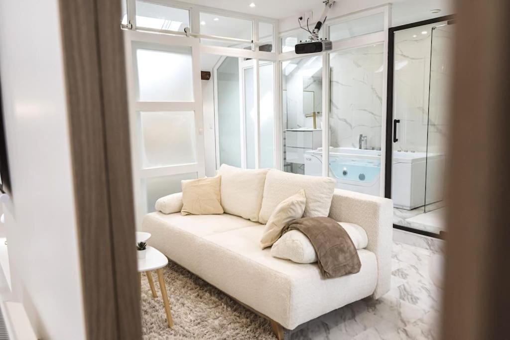 Oasis Chic - Prive & Cinema Appartement *