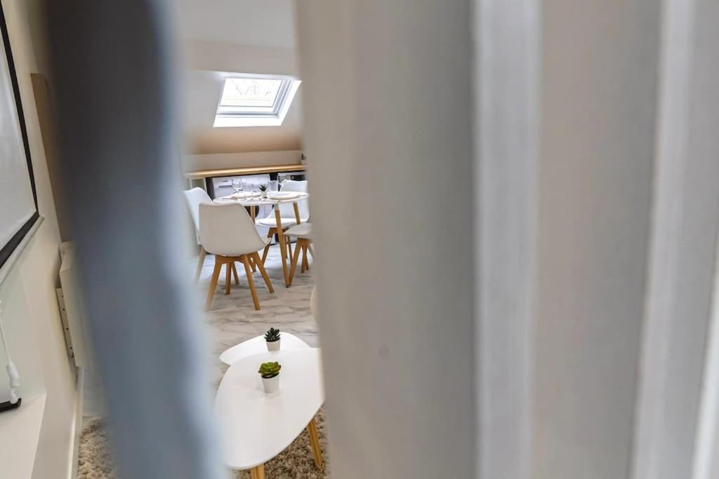 Oasis Chic - Prive & Cinema Apartment